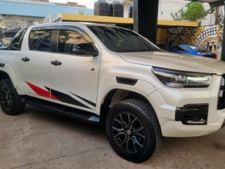 vende-se-toyota-hilux-revo-gr-2022-recem-chegado