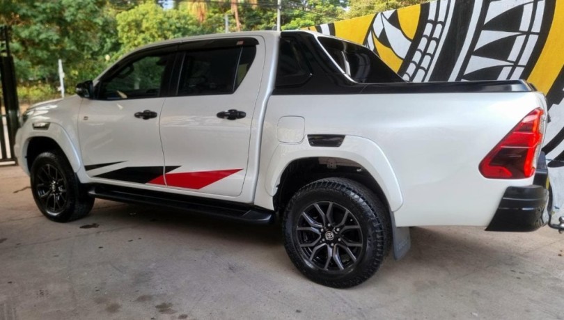 vende-se-toyota-hilux-revo-gr-2022-recem-chegado-big-1