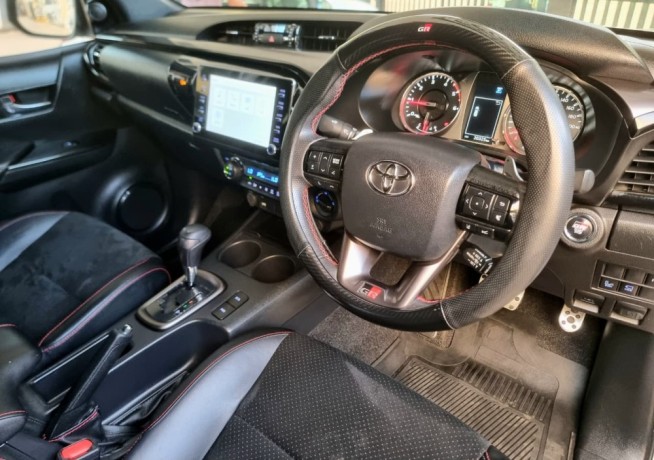 vende-se-toyota-hilux-revo-gr-2022-recem-chegado-big-4
