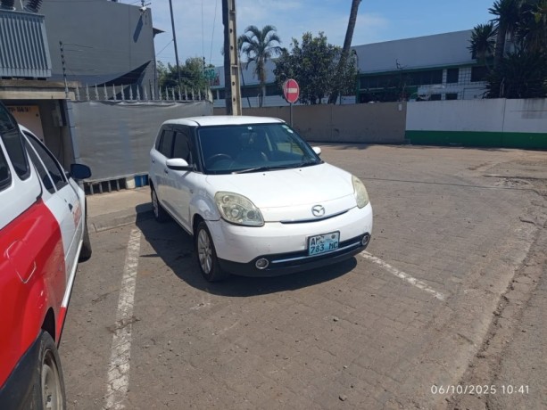 mazda-verisa-big-2