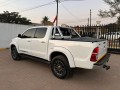 toyota-hilux-legend-45-small-4