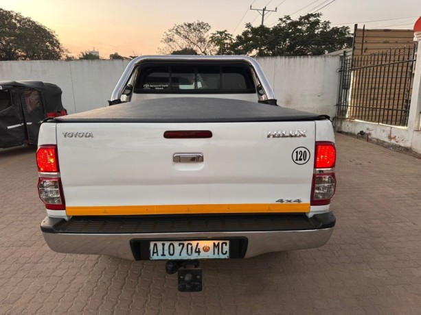 toyota-hilux-legend-45-big-2