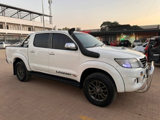 toyota-hilux-legend-45-big-3