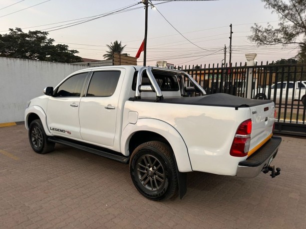 toyota-hilux-legend-45-big-4