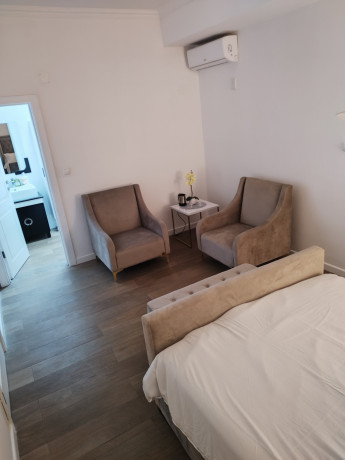 arrenda-se-luxuoso-moradia-t3-duplex-no-condominio-golden-sainds-big-1