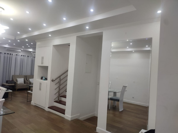 arrenda-se-luxuoso-moradia-t3-duplex-no-condominio-golden-sainds-big-3