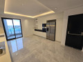 arrenda-se-luxuoso-apartamento-t4-mobilado-no-edificio-palmar-residence-small-2