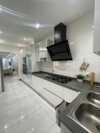 arrenda-se-luxuoso-apartamento-t3-mobilado-no-edificio-novo-green-view-sommerschield-ii-julius-nyerere-big-3