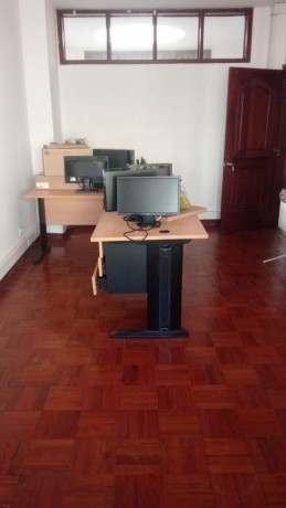 vende-se-moradia-t4-na-sommerschield-1-big-0