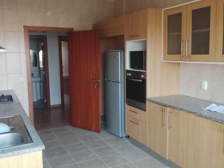arrenda-se-luxuoso-apartamento-t3-mobilado-na-polana