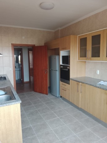 arrenda-se-luxuoso-apartamento-t3-mobilado-na-polana-big-0