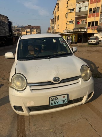 vende-se-toyota-sienta-big-0