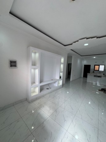 vende-se-uma-casa-t2-recem-construida-no-bairro-das-mahotas-big-1