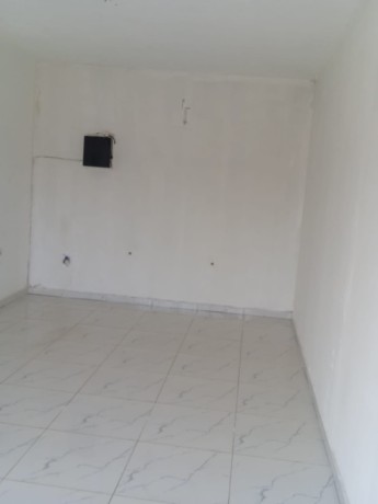 arrenda-se-uma-loja-no-bairro-de-laulane-na-av-dom-alexandre-big-3