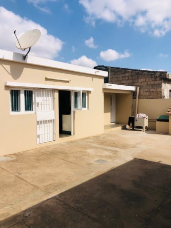 arrenda-se-uma-casa-tipo-3-no-bairro-ferroviario-big-0