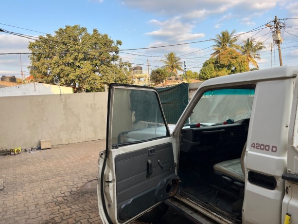 toyota-landcruiser-hz-2010-big-4