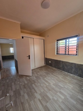 arrenda-se-um-apartamento-tipo-2-no-hulene-na-berma-da-estrada-big-4