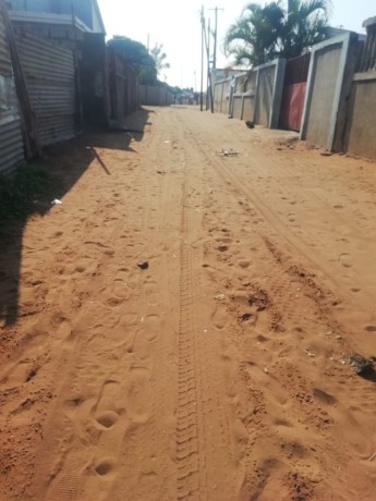 vende-se-um-espaco-no-bairro-de-laulane-big-0