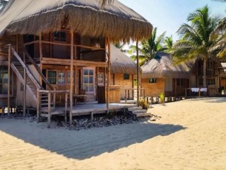 vende-se-uma-casa-de-praia-em-murrobene-vista-ao-mar-primeira-linha