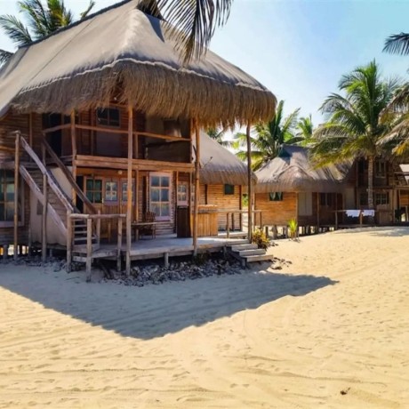 vende-se-uma-casa-de-praia-em-murrobene-vista-ao-mar-primeira-linha-big-0