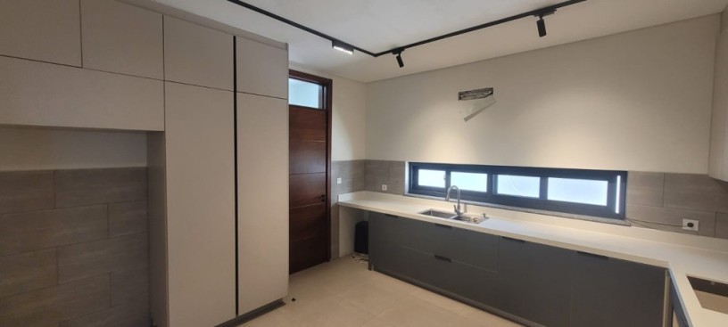 vende-se-uma-moradia-t4-no-triunfo-novo-big-1