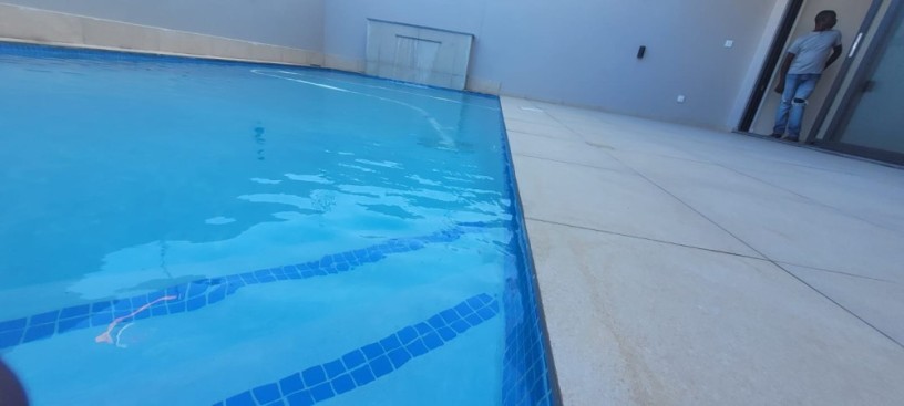 vende-se-uma-moradia-t4-no-triunfo-novo-big-2