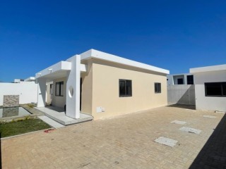 vende-se-magnifica-moradia-t3-no-condominio-lira-no-chiango