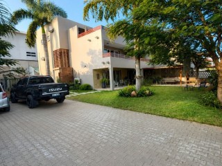 vende-se-luxuosa-moradia-t5-no-triunfo-velho