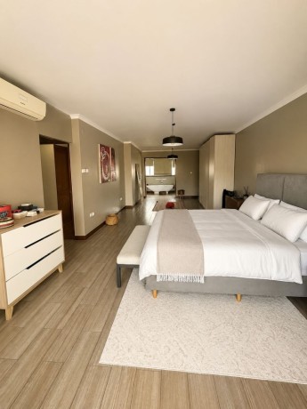 vende-se-luxuosa-moradia-t5-no-triunfo-velho-big-2