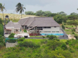 vende-se-magnifica-propriedade-t4-no-bilene
