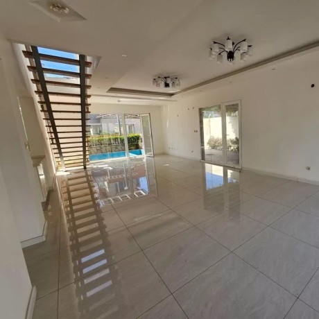 vende-se-luxuosa-moradia-t4-no-condominio-eden-na-n4-big-4