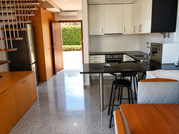 arrenda-se-luxuoso-apartamento-t2-mobilado-no-condominio-uniao-imobiliaria-big-2