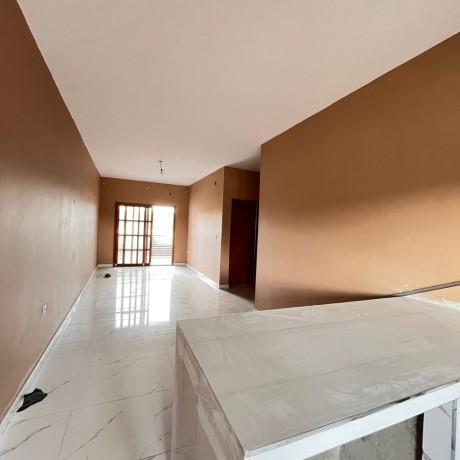 arrenda-se-um-apartamento-tipo-2-no-alvazine-beja-flor-big-3