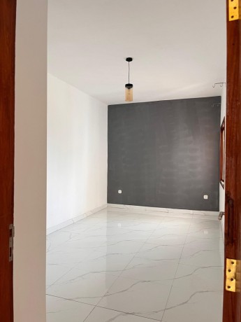 arrenda-se-um-apartamento-tipo-2-no-alvazine-beja-flor-big-2