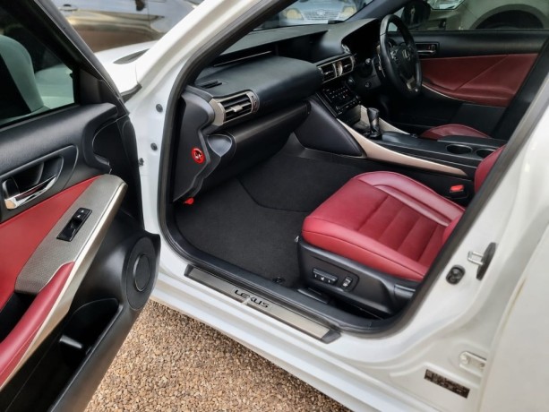 vende-se-lexus-is350-f-sport-2014-recem-chegado-big-3