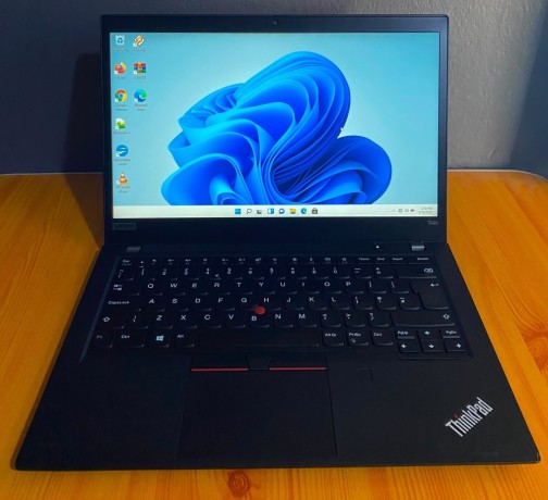 lenovo-thinkpad-t490-big-0