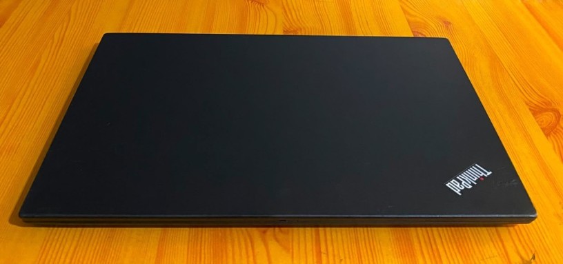 lenovo-thinkpad-t490-big-2