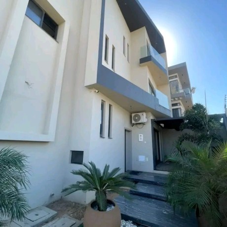 vende-se-magnifica-moradia-t3-na-sommerschield-ii-escola-portuguesa-big-1