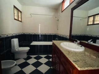 vende-se-magnifica-moradia-com-15-compartimentos-na-sommerschield-1