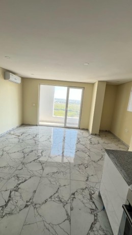 arrenda-se-luxuoso-apartamento-t1-na-marginal-deco-assos-big-2