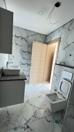 arrenda-se-luxuoso-apartamento-t1-na-marginal-deco-assos-big-1