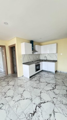arrenda-se-luxuoso-apartamento-t1-na-marginal-deco-assos-big-4