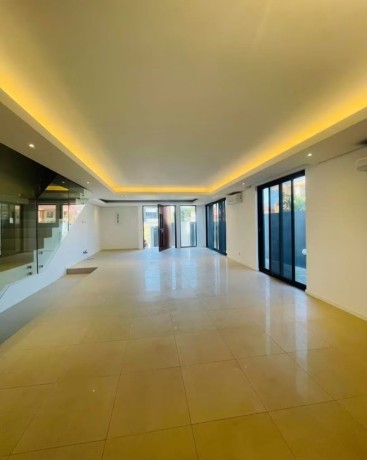 vende-se-luxuosa-moradia-geminada-t4-no-triunfo-novo-big-1