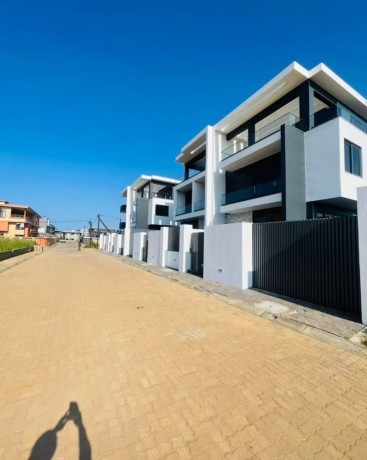 vende-se-luxuosa-moradia-geminada-t4-no-triunfo-novo-big-4