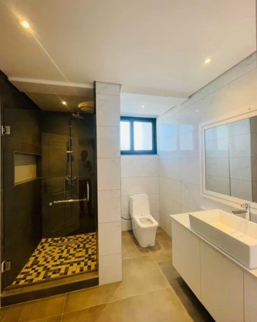 vende-se-luxuosa-moradia-geminada-t4-no-triunfo-novo-big-0