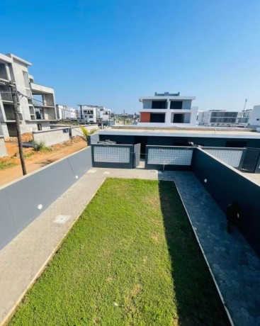 vende-se-luxuosa-moradia-geminada-t4-no-triunfo-novo-big-2
