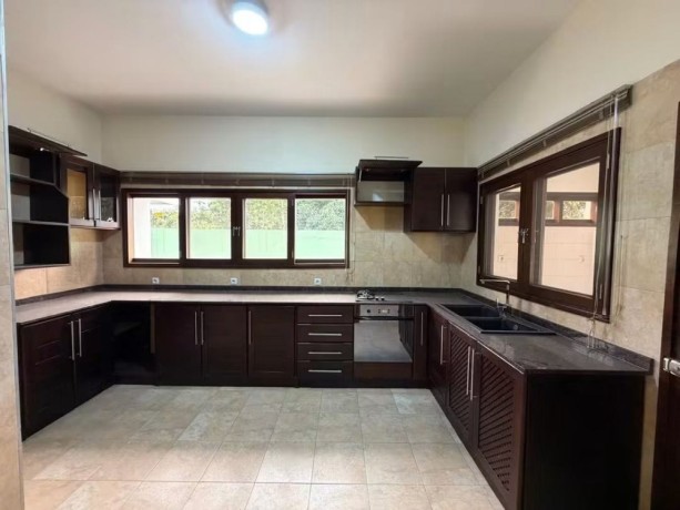 vende-se-magnifica-moradia-t6-na-cidade-da-matola-big-0