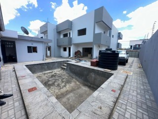 vende-se-uma-moradia-t4-na-cidade-de-maputo-triunfo