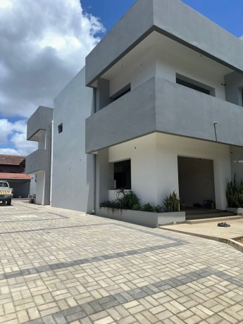 vende-se-uma-moradia-t4-na-cidade-de-maputo-triunfo-big-1