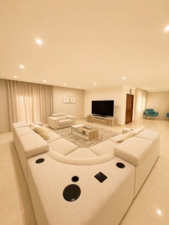 arrenda-se-luxuosa-moradia-t4-no-condominio-garden-sommerschield-big-0